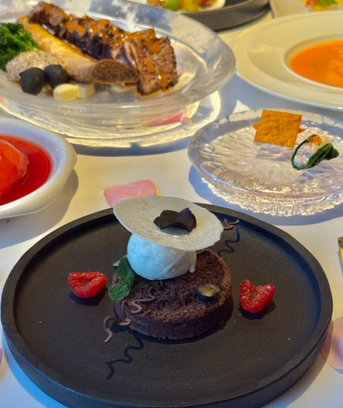 西餐约会表情图片下载