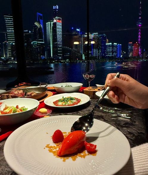 西餐约会浪漫表情图片下载